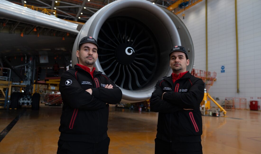 - İkizlerden Burak Yenibakır:
- "Uçak teknisyenleri için arka planda, görünmeyen