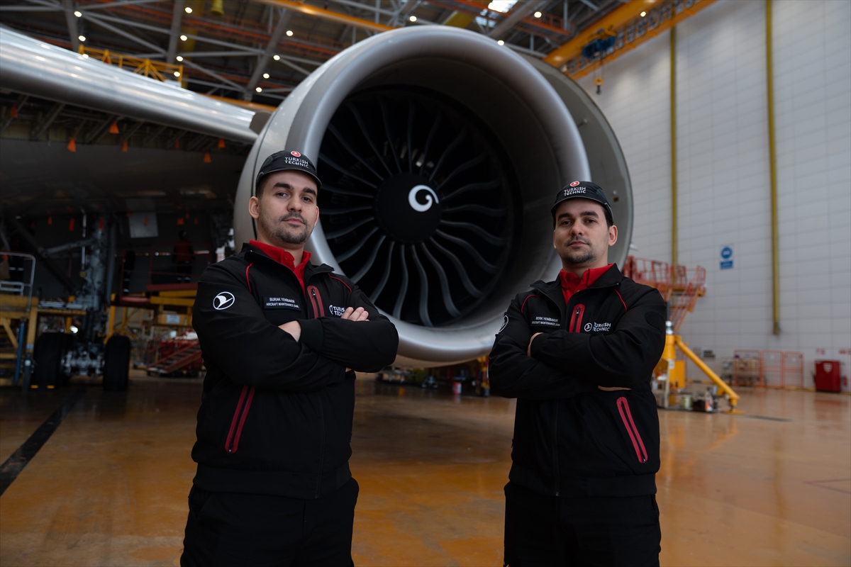 - İkizlerden Burak Yenibakır:
- "Uçak teknisyenleri için arka planda, görünmeyen