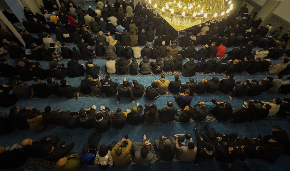 ROTTERDAM (AA) – Hollanda'da 1300 genç, Rotterdam kentindeki Hollanda Diyanet