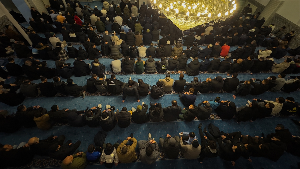 ROTTERDAM (AA) – Hollanda'da 1300 genç, Rotterdam kentindeki Hollanda Diyanet