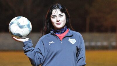 - Sol kolu olmadan dünyaya gelen 16 yaşındaki Hümeyra Alantaş'ın