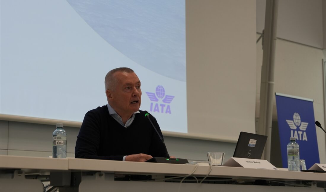 - Uluslararası Hava Taşımacılığı Birliği Genel Direktörü Willie Walsh:
- "Hava