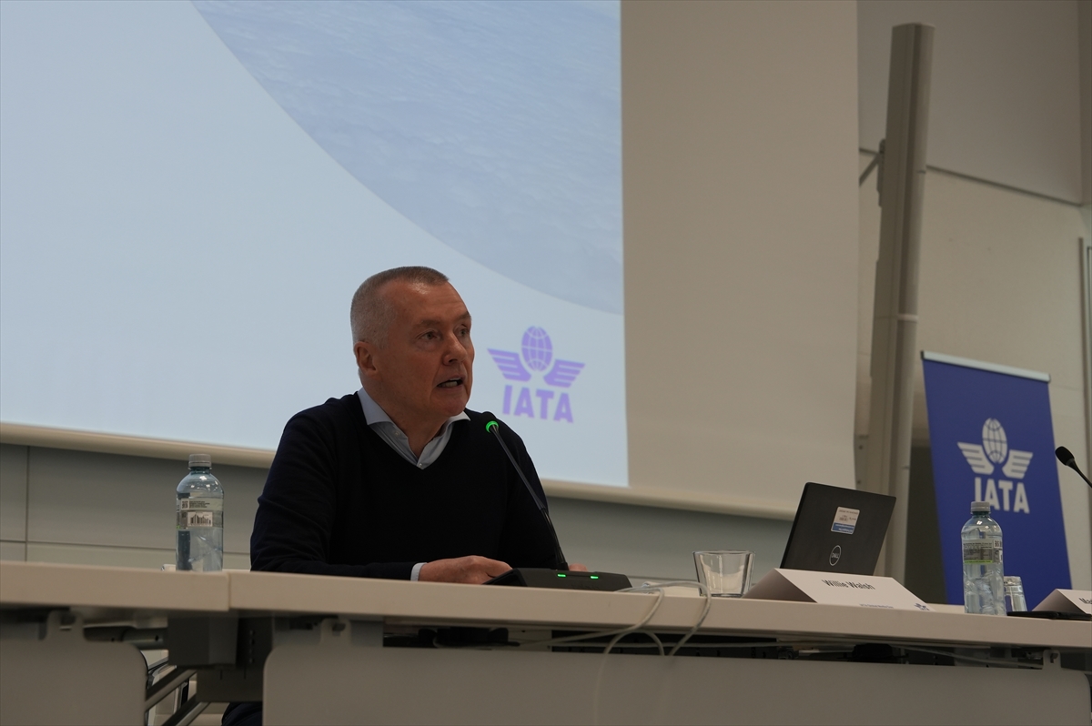 - Uluslararası Hava Taşımacılığı Birliği Genel Direktörü Willie Walsh:
- "Hava