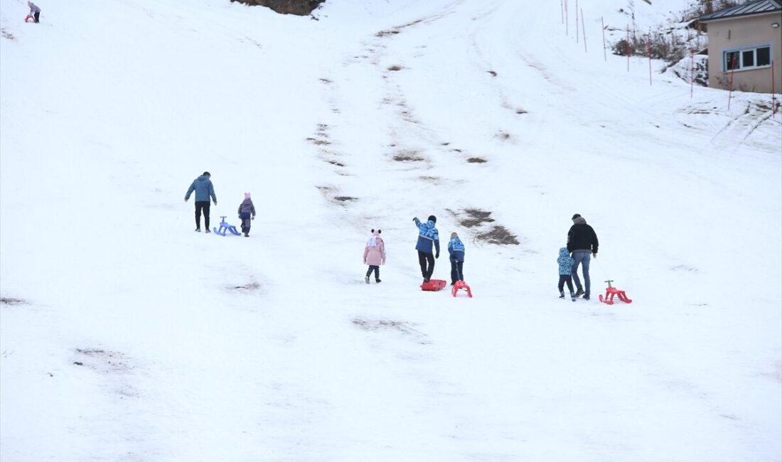 - Merkeze girişler bu yıl itibarıyla ücretsiz oldu, acemi kayakseverler