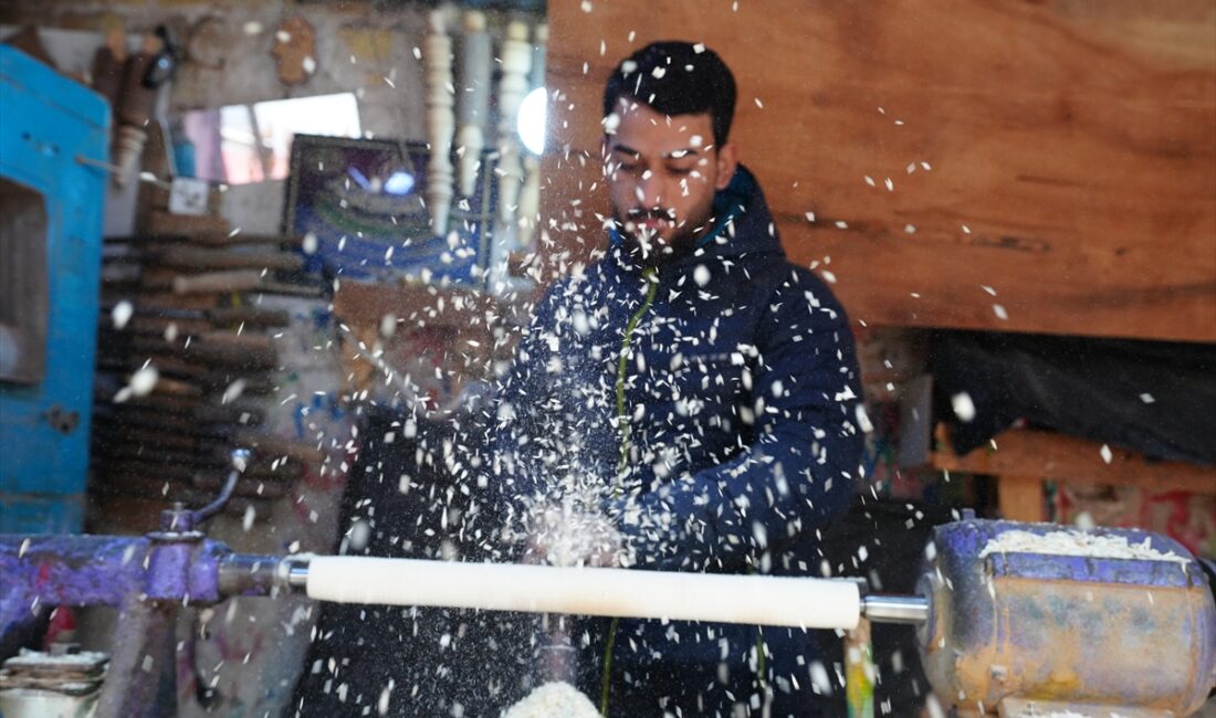 - Torna ustası Zamad Cevad Hassun:
-"Zaman değiştikçe insanların rağbeti ve