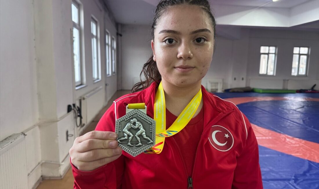 - Milli güreşçi Bade Su Doğan:
"Kardeşim de şampiyonluklar elde etmeye