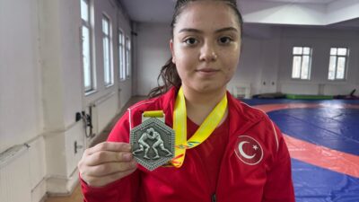 - Milli güreşçi Bade Su Doğan:
"Kardeşim de şampiyonluklar elde etmeye