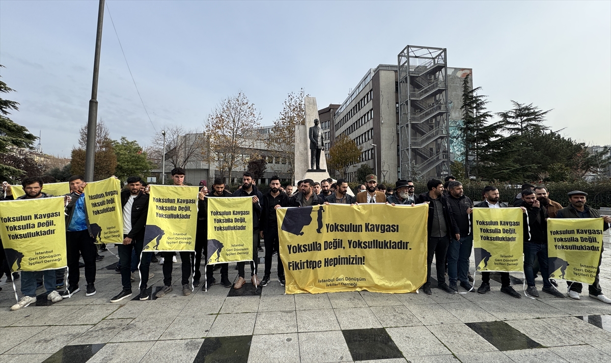 İSTANBUL (AA) – İstanbul Geri Dönüşüm İşçileri Derneği üyeleri, Fikirtepe'deki