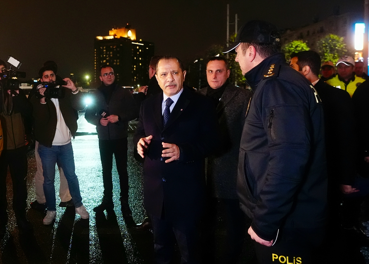 İSTANBUL (AA) – İstanbul İl Emniyet Müdürü Selami Yıldız, yılbaşı