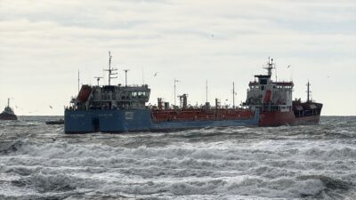 İSTANBUL (AA) – İstanbul Küçükçekmece açıklarında birbirine temas eden 2