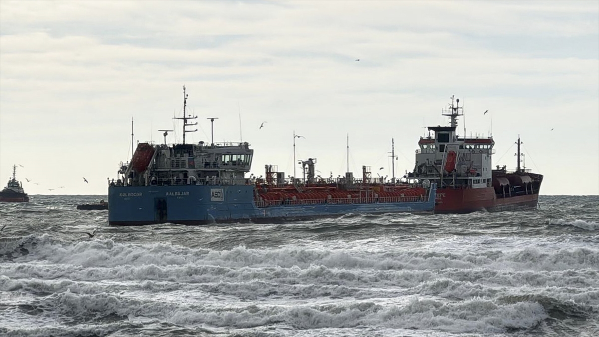 İSTANBUL (AA) – İstanbul Küçükçekmece açıklarında birbirine temas eden 2