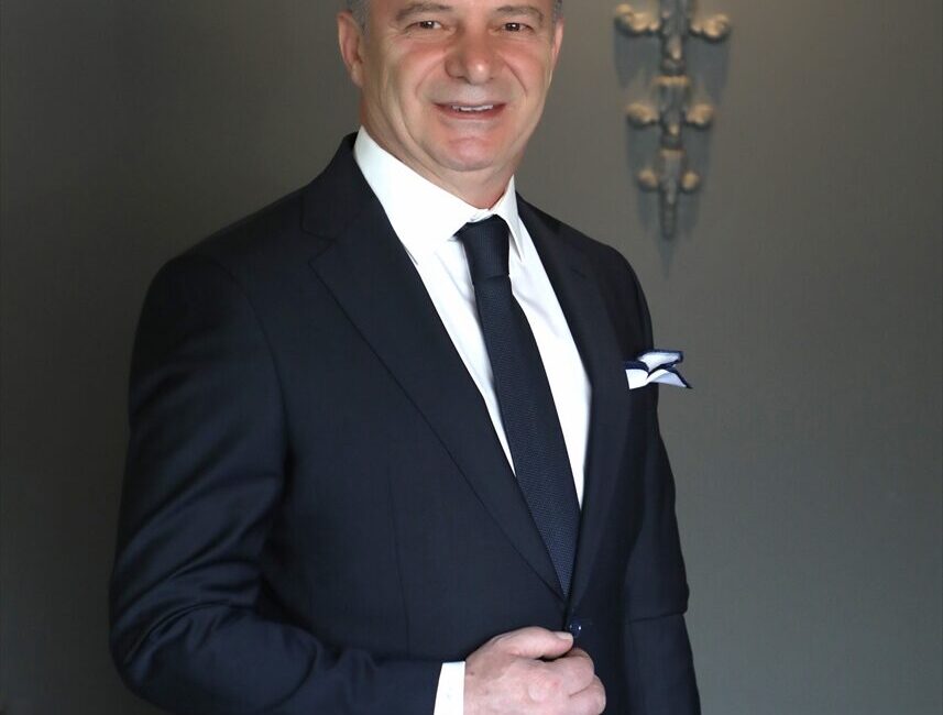 - İstanbul Kuyumcular Odası Başkanı Mustafa Atayık:
- "Vatandaşlarımızın altınlarını kasaları