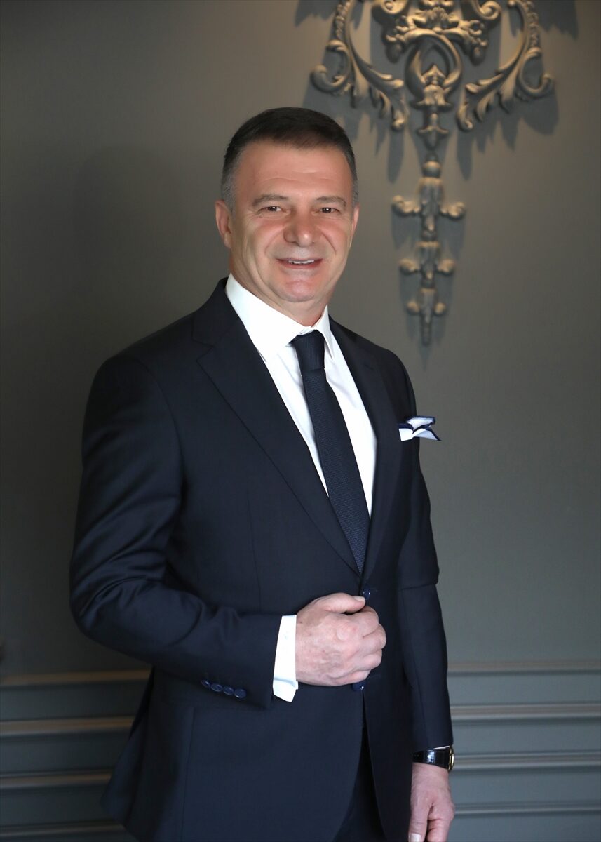 - İstanbul Kuyumcular Odası Başkanı Mustafa Atayık:
- "Vatandaşlarımızın altınlarını kasaları