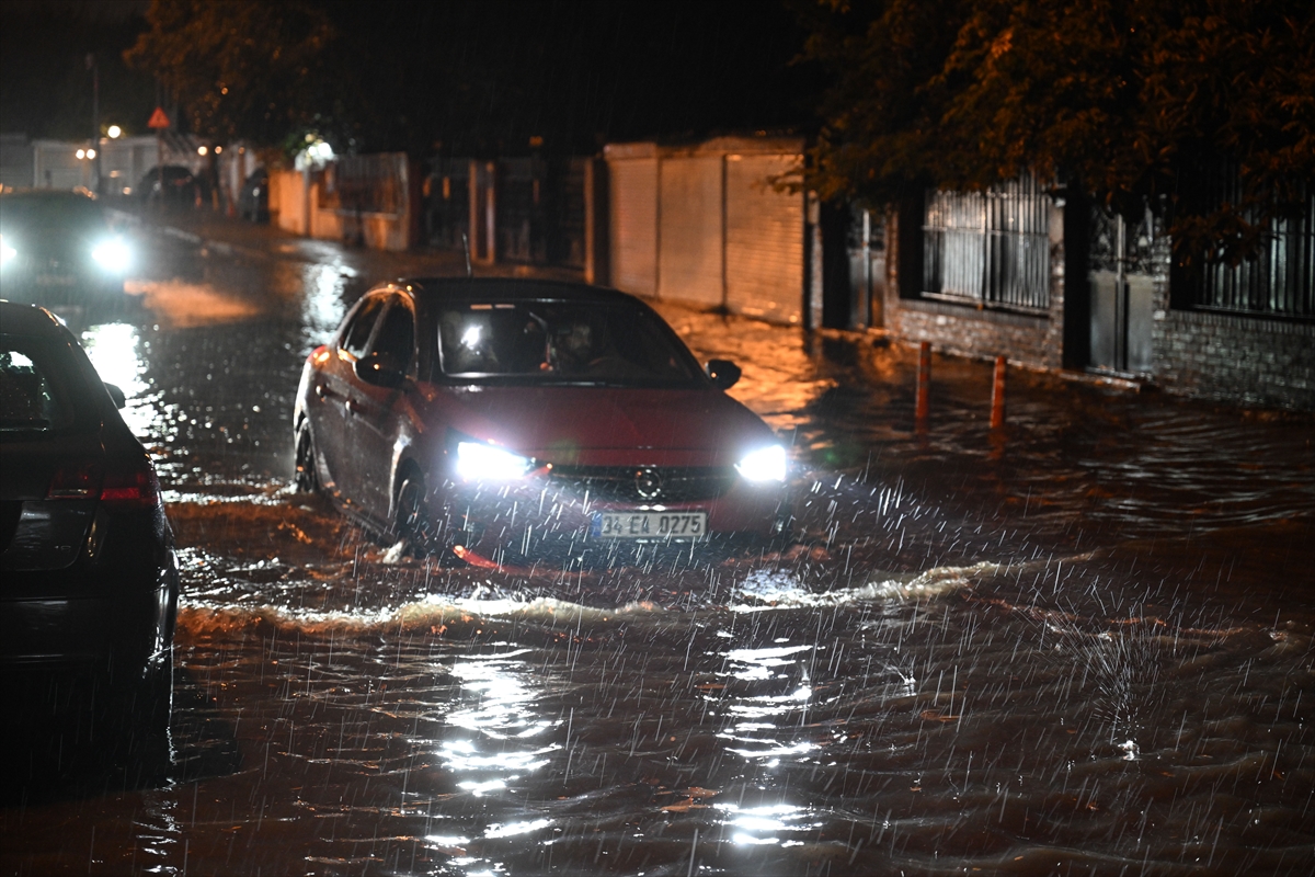 İSTANBUL (AA) – İstanbul'da etkili olan sağanak nedeniyle Şişli ve