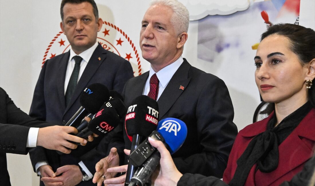 - İstanbul Valisi Davut Gül:
- "Kaymakamlarımızın, belediyemizin, Yeşilay'ın, Kızılay'ın STK'lerin,