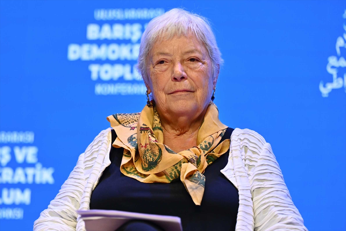 İSTANBUL (AA) – İstanbul'da Uluslararası Barış ve Demokratik Toplum Konferansı,