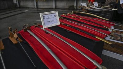 İSTANBUL (AA) – İstanbul'da, tarihi eser kaçakçılığı operasyonunda 15 şüpheli