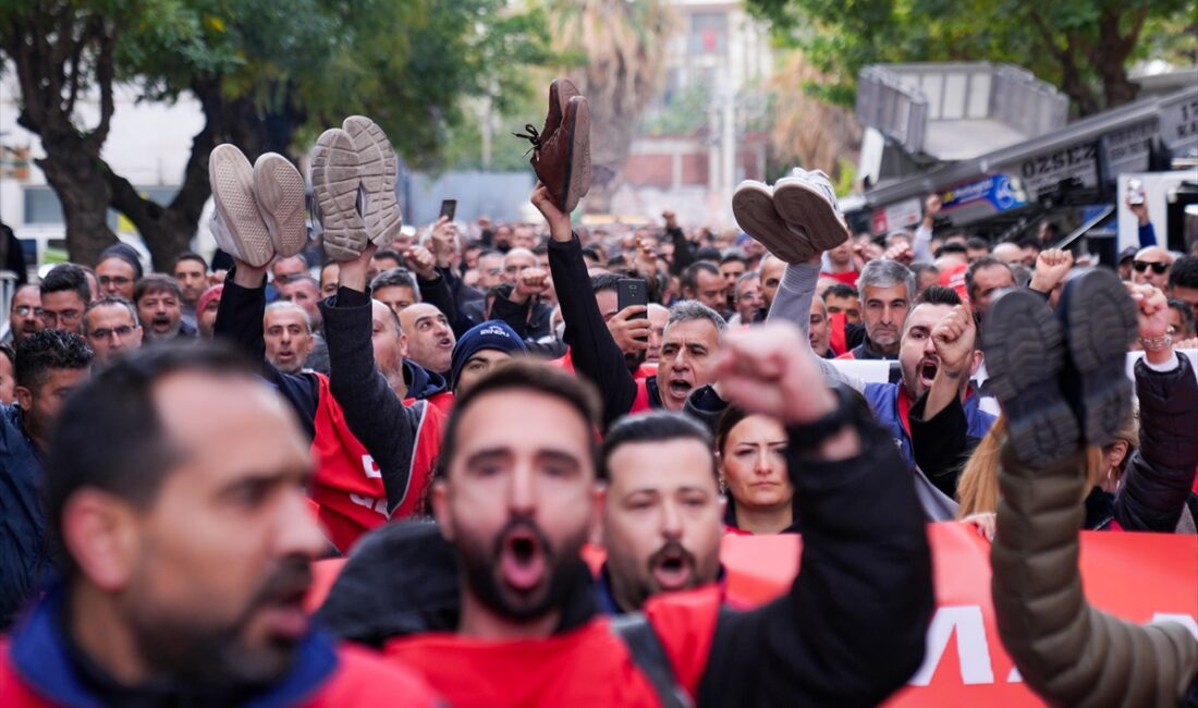 - Genel-İş İzmir 2 No'lu Şube Başkanı Ercan Gül:
-"Başlattığımız eylemi