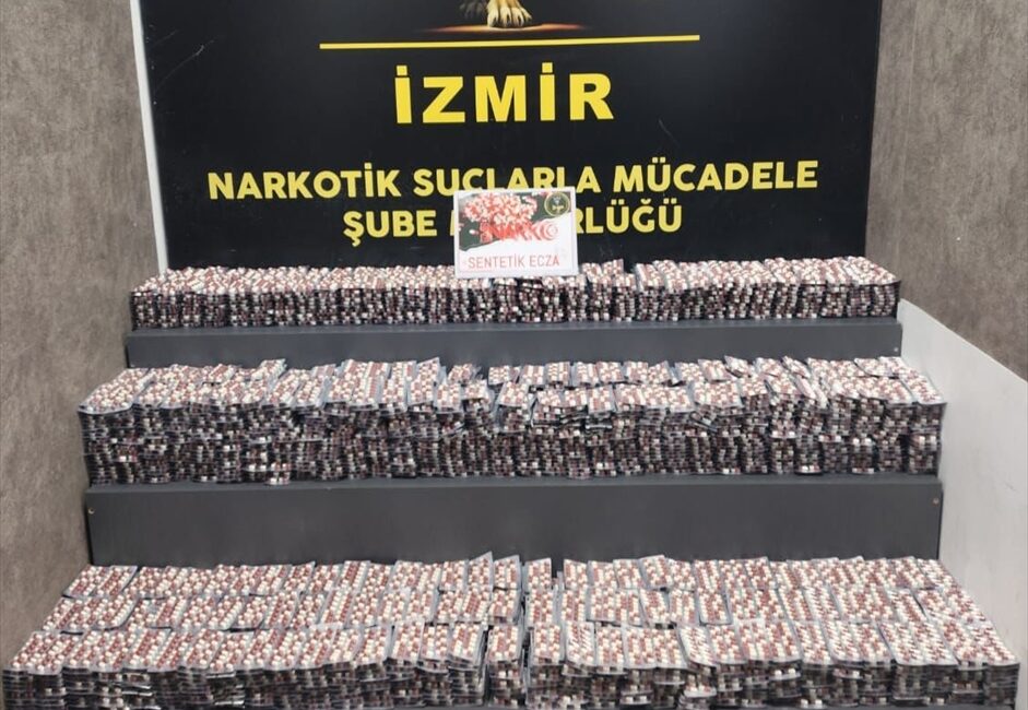 İZMİR (AA) – İzmir'in Bayraklı ilçesinde, bir eve düzenlenen operasyonda