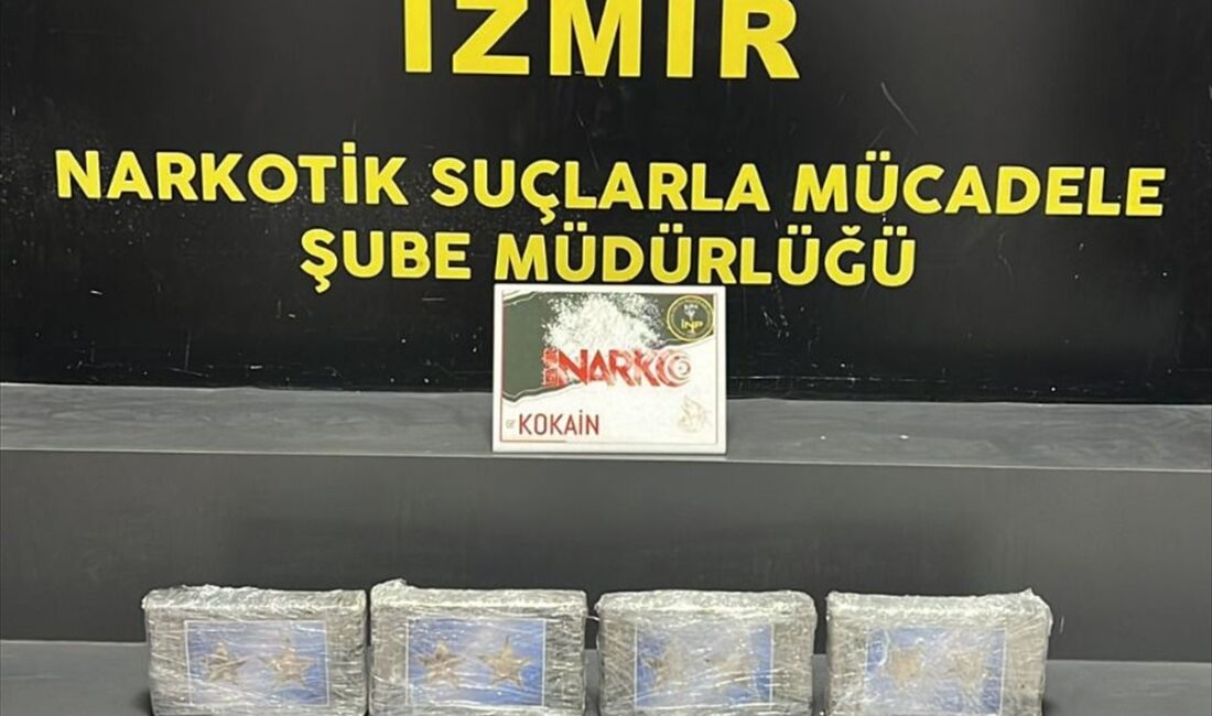 İZMİR (AA) – İzmir'in Kemalpaşa ilçesinde iki otomobilde 4 kilo