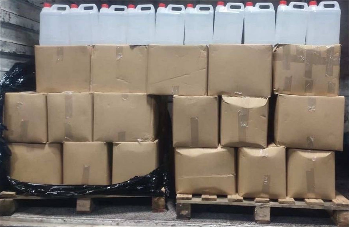 İZMİR (AA) – İzmir'in Bornova ilçesinde bir kamyonette sahte içki