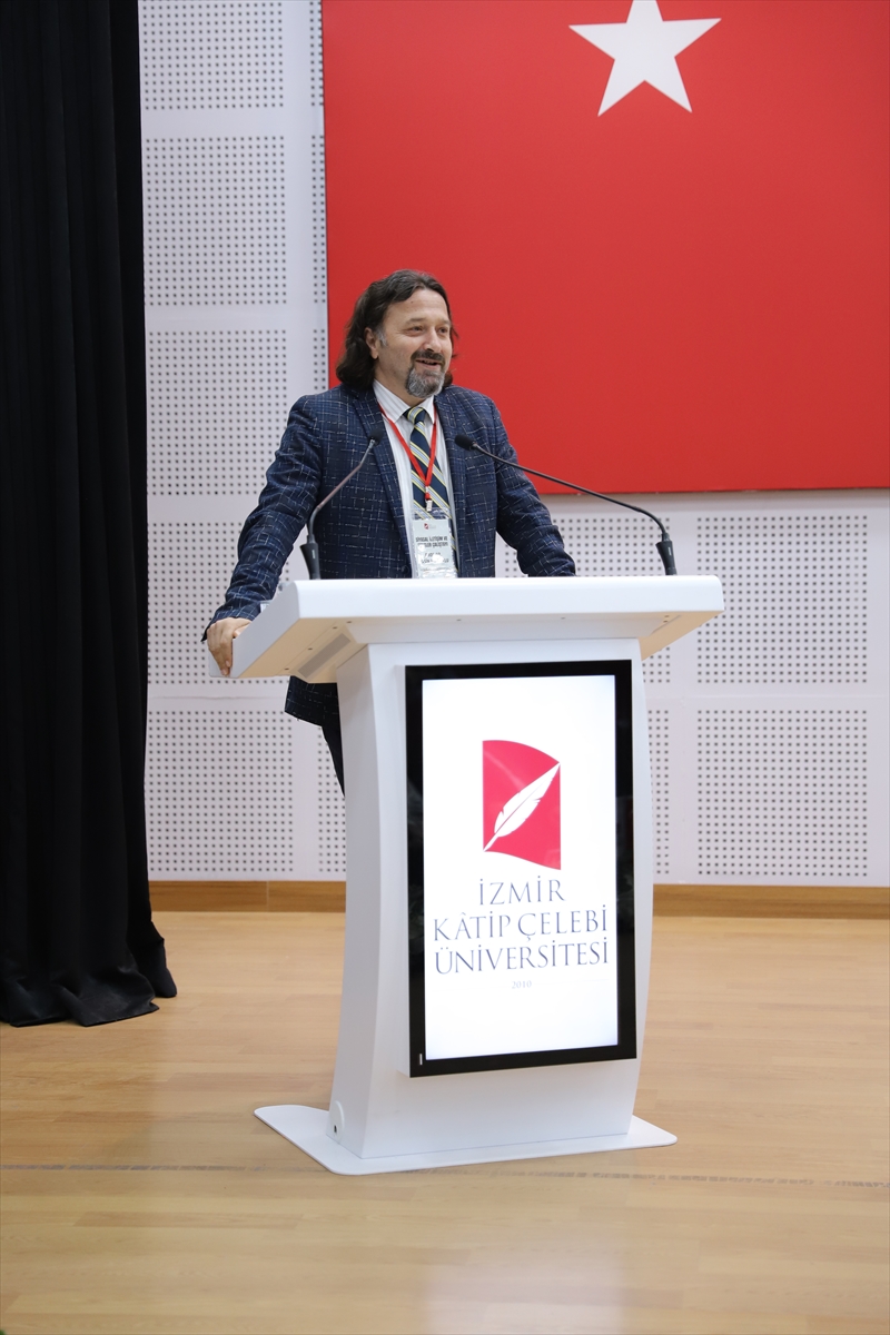 İZMİR (AA) – İzmir Katip Çelebi Üniversitesi'nde (İKÇÜ) "Siyasal İletişim