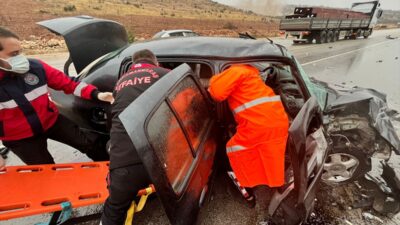 KAHRAMANMARAŞ (AA) – Kahramanmaraş'ın Pazarcık ilçesinde iki otomobilin çarpışması sonucu