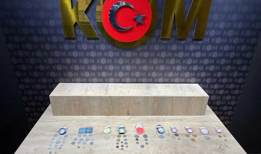 KAHRAMANMARAŞ (AA) – Kahramanmaraş'ta düzenlenen kaçakçılık operasyonunda, 59 sikke ile