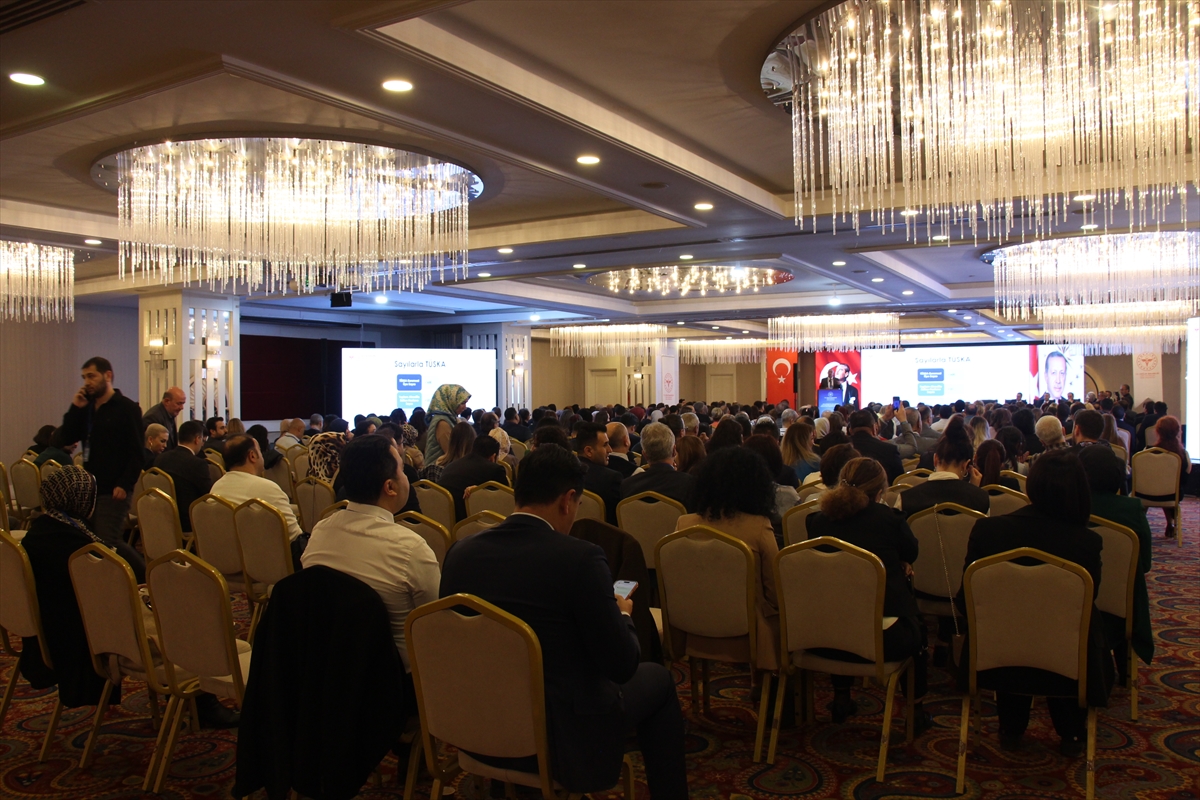 - Kamu Hastaneleri Genel Müdürü Hakan Usta:
- "Sağlık çalışanlarımız ve