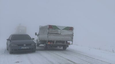 KARS (AA) – Kars-Göle kara yolunda etkili olan kar ve