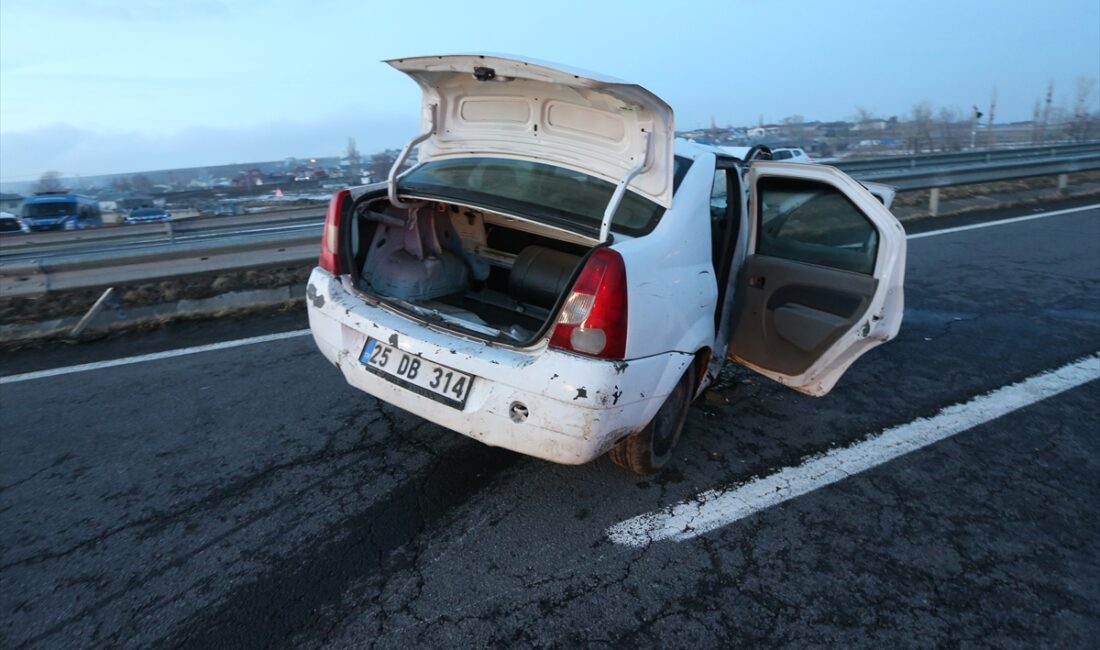 KARS (AA) – Kars'ta iki otomobilin çarpıştığı kazada 6 kişi