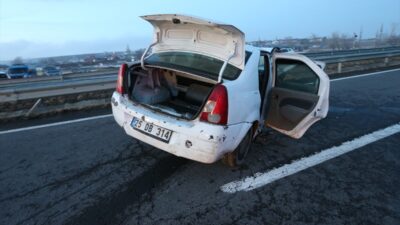 KARS (AA) – Kars'ta iki otomobilin çarpıştığı kazada 6 kişi