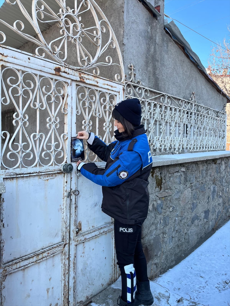 KARS (AA) – Kars'ta İl Emniyet Müdürlüğü ekipleri, havaların soğumasıyla