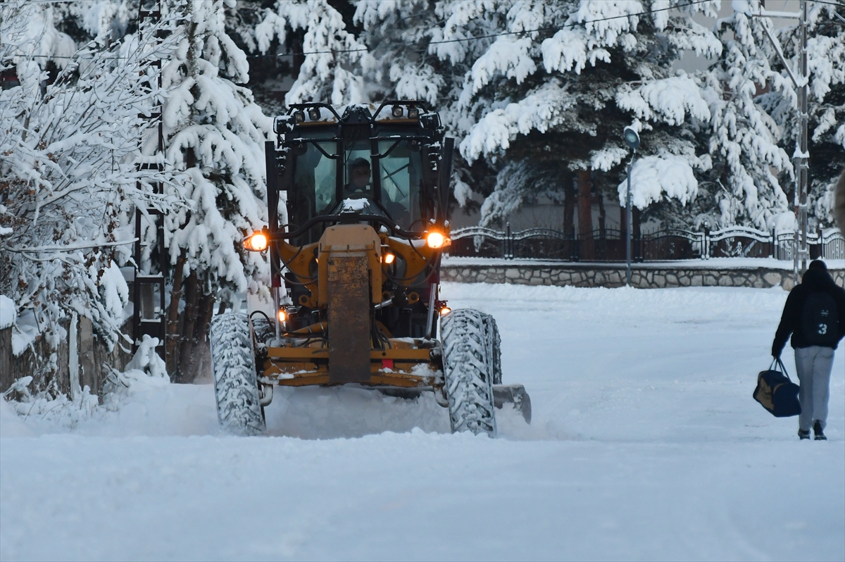 KARS (AA) – Kars'ta şehir merkezinde, Ardahan'da ise yüksek kesimlerde