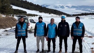 KARS (AA) – Kars'ın Sarıkamış ilçesinde din görevlileri, karla kaplı