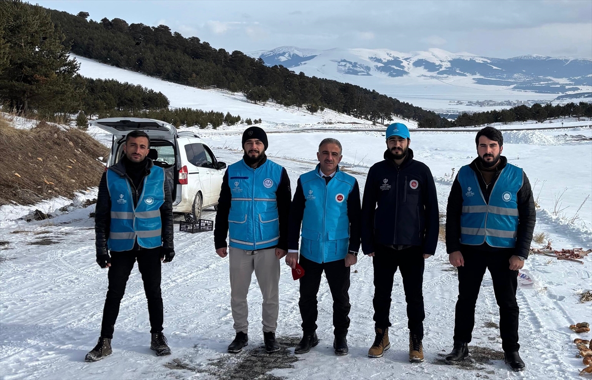 KARS (AA) – Kars'ın Sarıkamış ilçesinde din görevlileri, karla kaplı