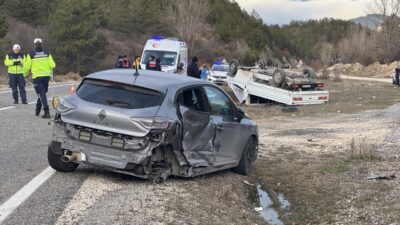 KASTAMONU (AA) – Kastamonu'da otomobil ile kamyonetin çarpıştığı kazada bir