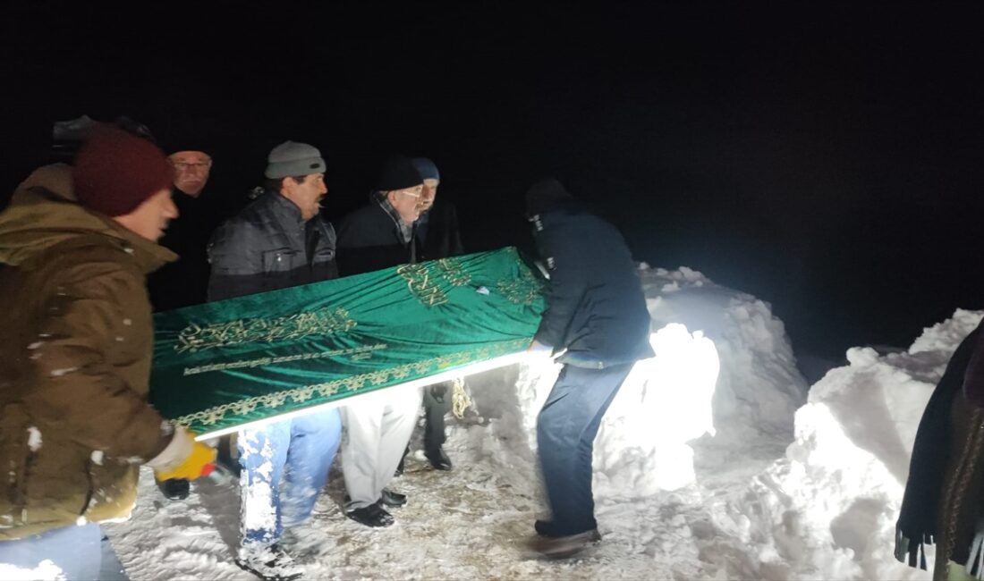 KASTAMONU (AA) – İstanbul'da vefat eden Bayram Özmen'in cenazesi, Kastamonu'nun