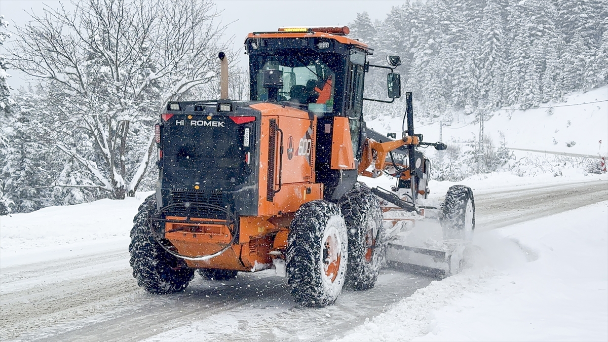 KASTAMONU (AA) – Kastamonu'nun yüksek rakımlı bölgelerinde yoğun kar yağışı