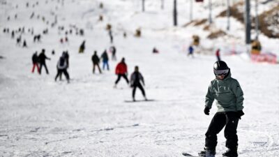 KAYSERİ (AA) – Türkiye'nin önemli kayak merkezlerinden Erciyes'te sezonun resmi