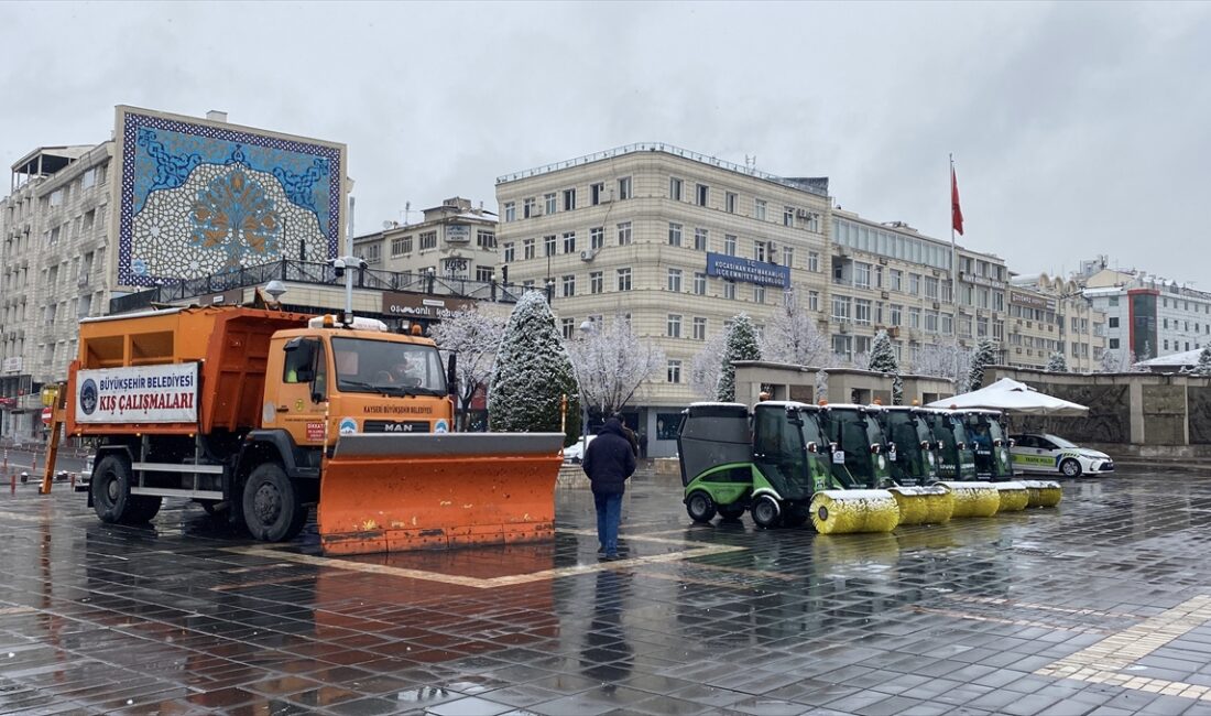KAYSERİ (AA) – Kayseri ve Yozgat'ta gece saatlerinde başlayan kar