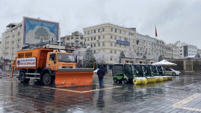 KAYSERİ (AA) – Kayseri ve Yozgat'ta gece saatlerinde başlayan kar