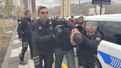 KAYSERİ (AA) – Kayseri’de polisin "dur" ihtarına uymayıp otomobille kaçan