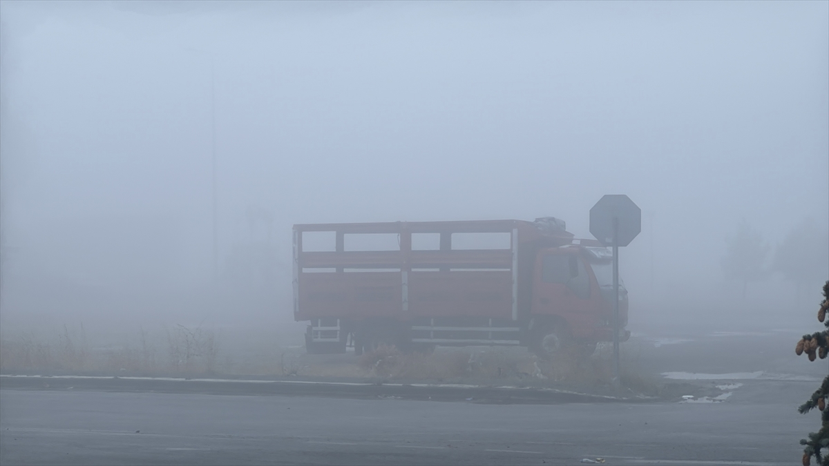 KAYSERİ (AA) – Kayseri'de etkili olan sis nedeniyle görüş mesafesi