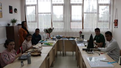 - Ekrem Çetin Özel Eğitim Meslek Okulu'ndaki özel gereksinimli 77