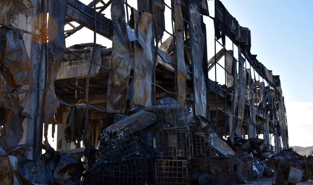 - Fabrikanın madeni yağ üretimi yapılan bölümünde çıktığı değerlendirilen yangını