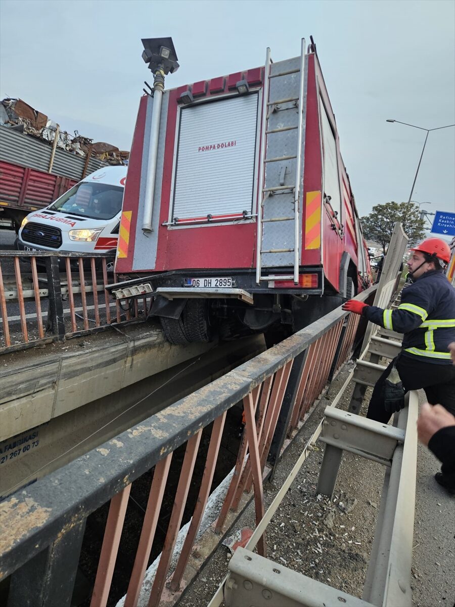KIRIKKALE (AA) – Kırıkkale'de iki köprünün demir korkulukları arasında asılı