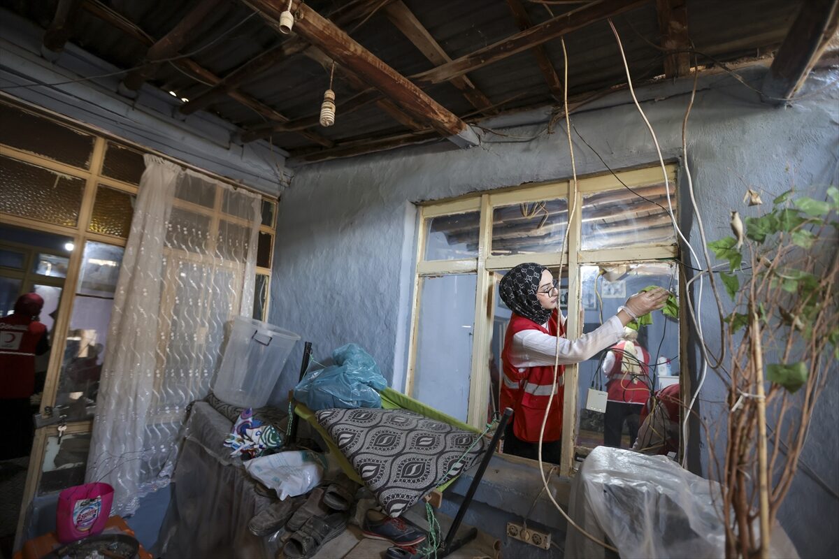 ANKARA (AA) – Türk Kızılay, Konya'da engelli kızına tek başına