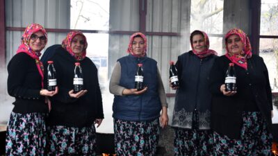 - Bilecik'teki Muratdere köyünde bir araya gelen kadınlar, el emeğiyle