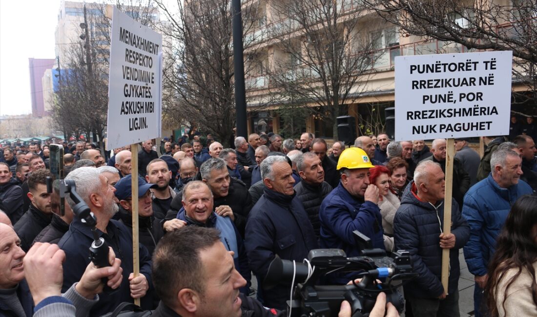 PRİŞTİNE (AA) – Kosova Enerji Kurumu (KEK) personeli, çalışma koşullarının